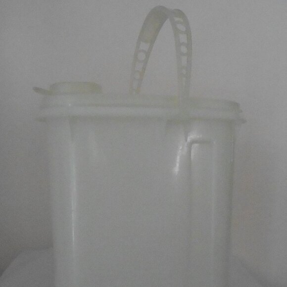 VTG Tupperware 2 Qt White Slim Beverage Storage Container w/Lid Cap & Handle - Picture 1 of 6